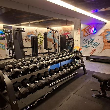 Apartamentos Turisticos Identia Sport Леон Екстериор снимка