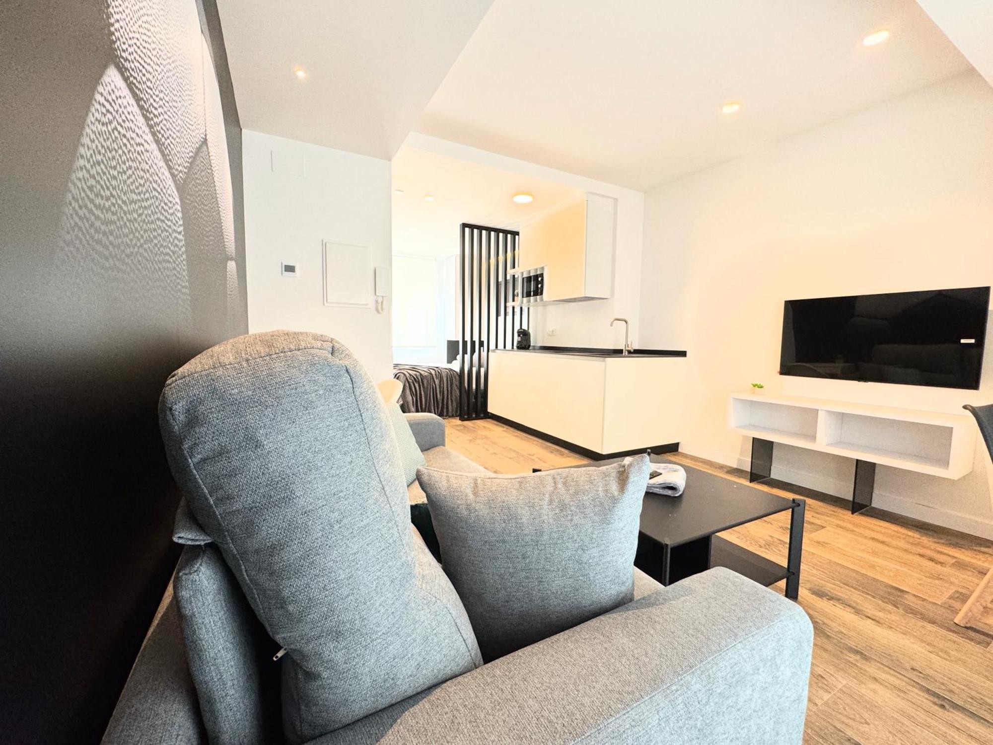 Apartamentos Turisticos Identia Sport Леон Екстериор снимка