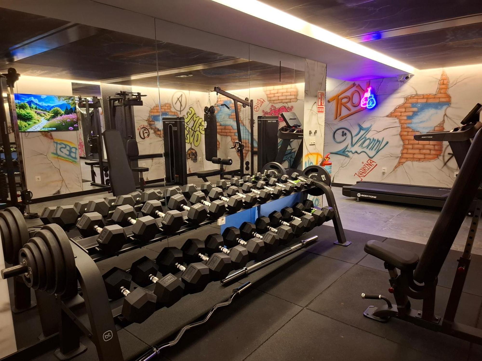 Apartamentos Turisticos Identia Sport Леон Екстериор снимка