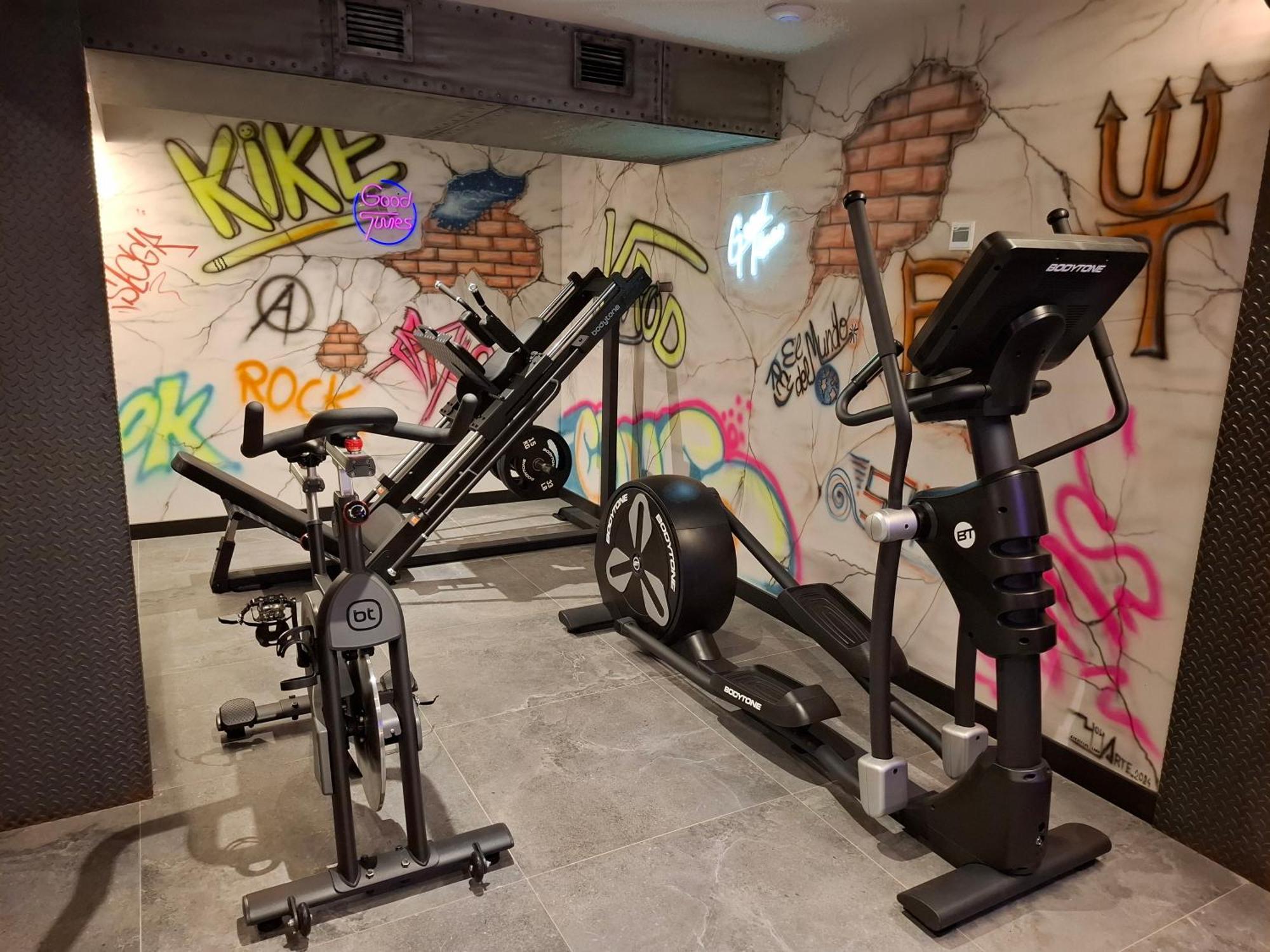 Apartamentos Turisticos Identia Sport Леон Екстериор снимка